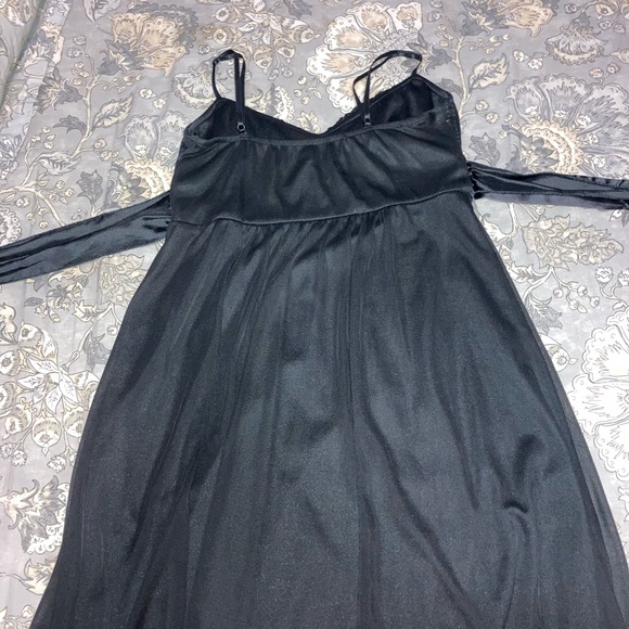 Black dress - Picture 2 of 3